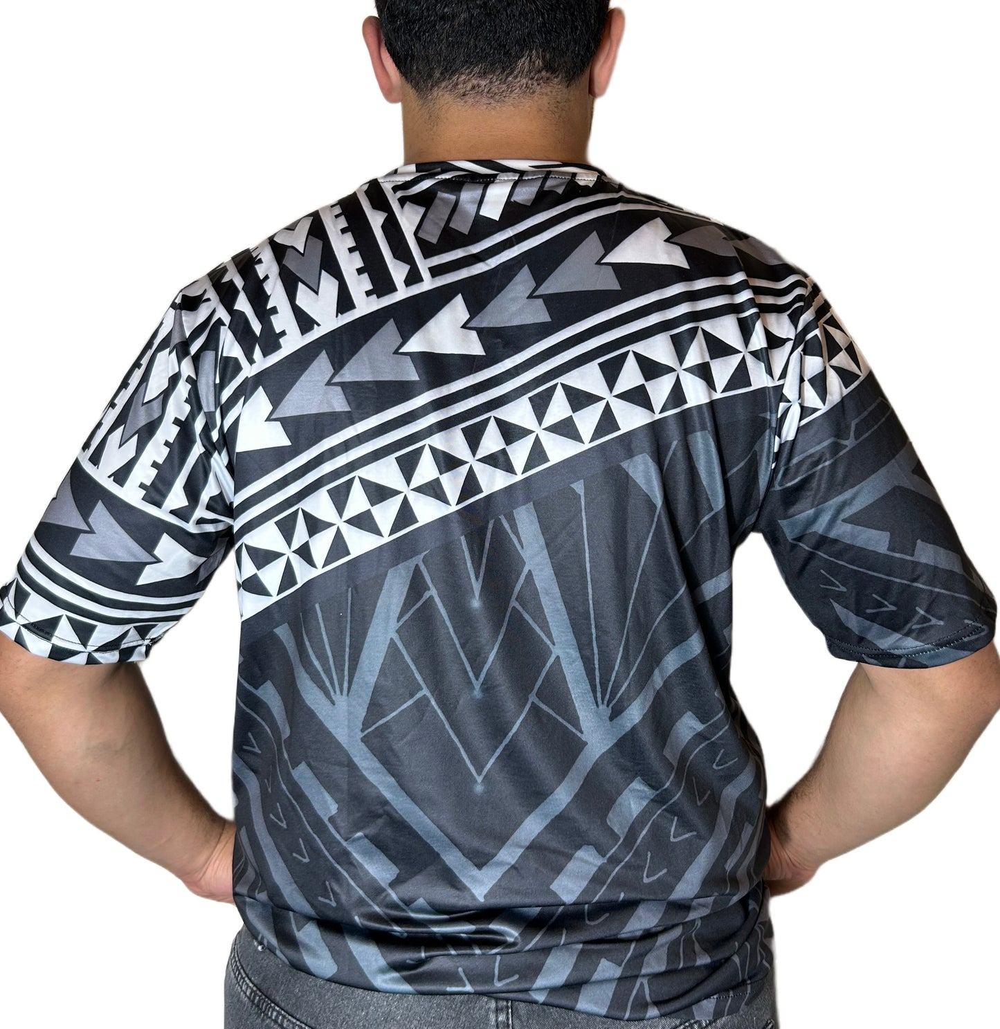 T-shirt motifs polynésiens