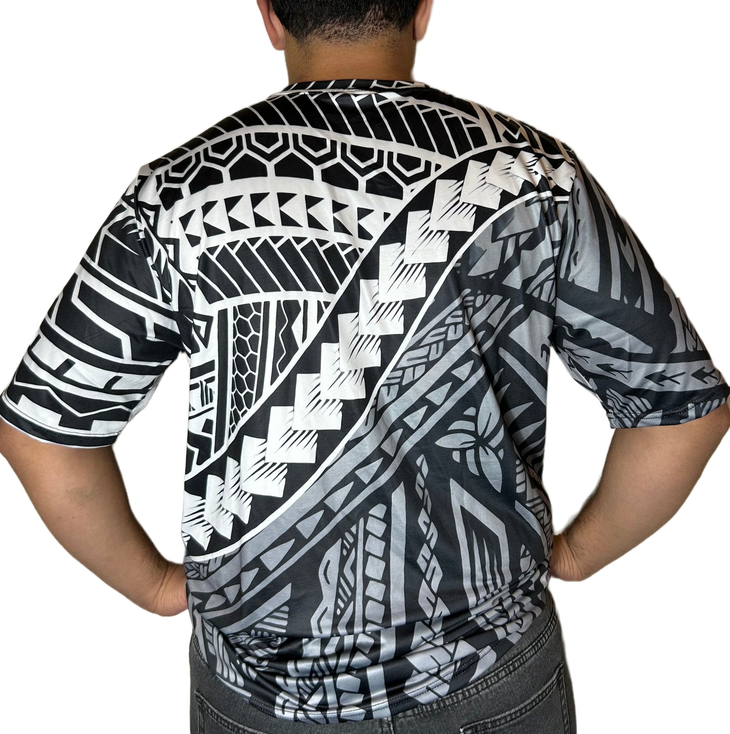 T-shirt motifs polynésiens