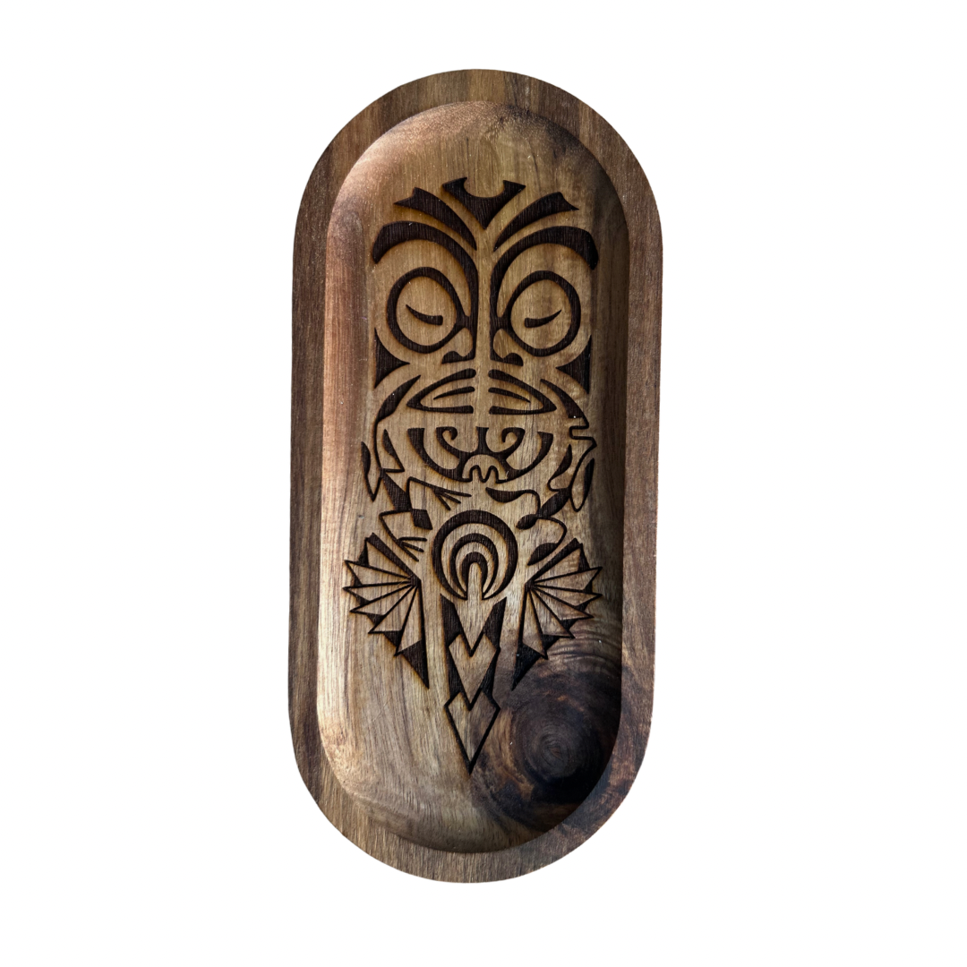 Plateau gravé motifs polynésiens