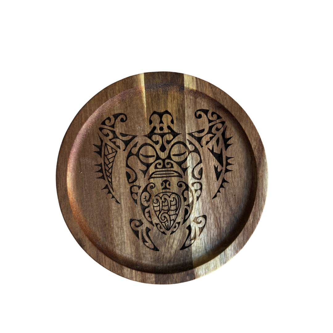 Plateau gravé motifs polynésiens