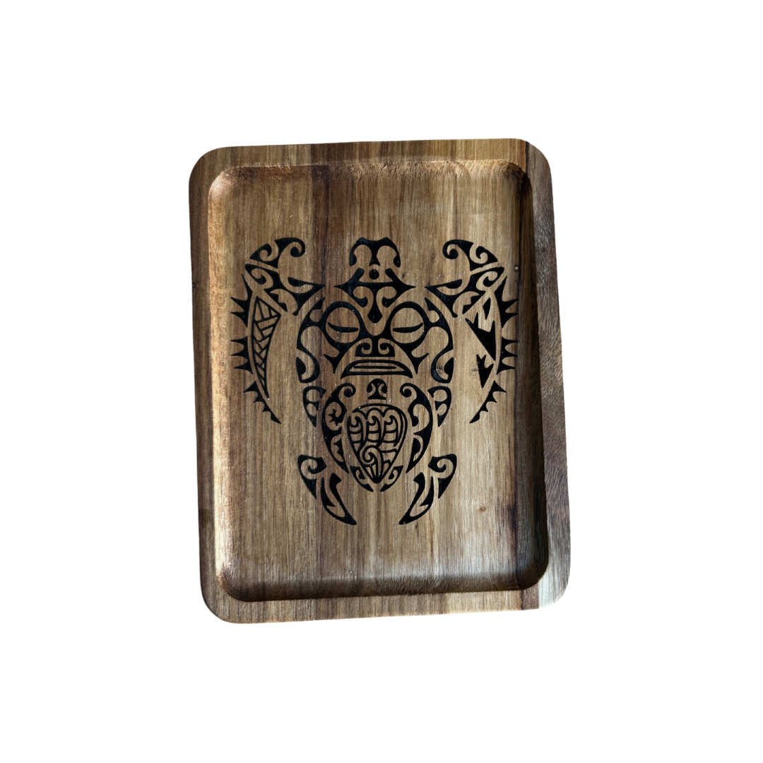 Plateau gravé motifs polynésiens