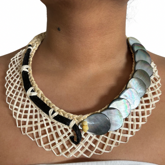 Collier artisanal – Vanille & Nacre