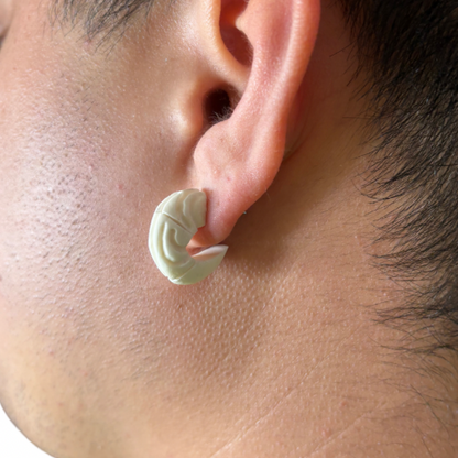 Boucles d’oreilles en os des Marquises
