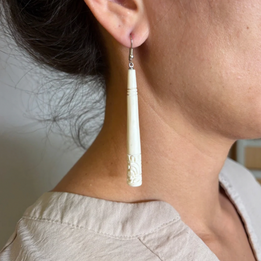 Boucles d’oreilles en os des Marquises