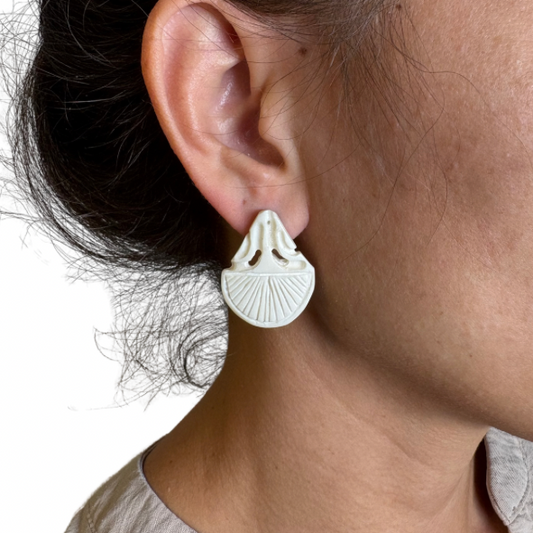 Boucles d’oreilles en os des Marquises