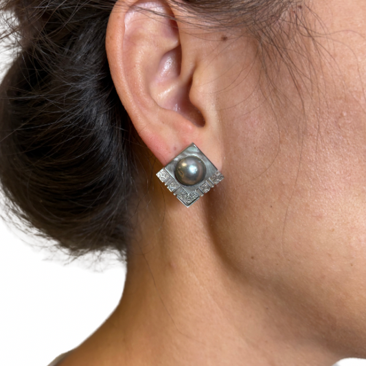 Boucles d’oreilles puces nacre & perle de Tahiti