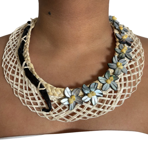 Collier artisanal – Vanille & Nacre