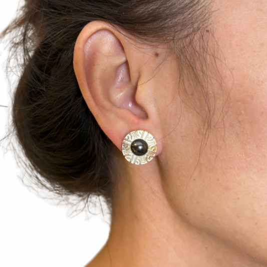 Boucles d’oreilles puces nacre & perle de Tahiti