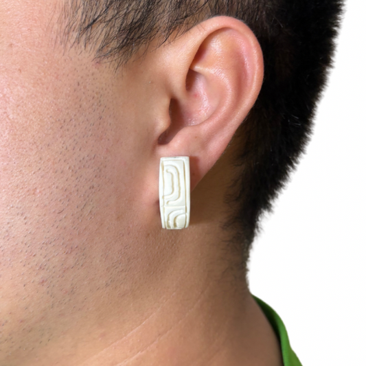 Boucles d’oreilles en os des Marquises