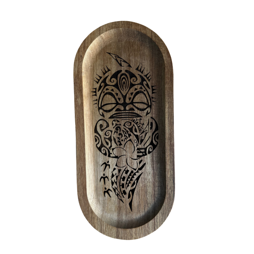 Plateau gravé motifs polynésiens