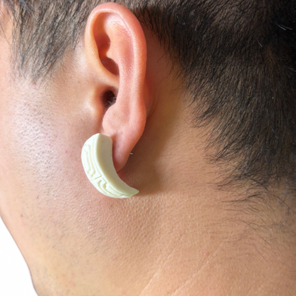 Boucles d’oreilles en os des Marquises