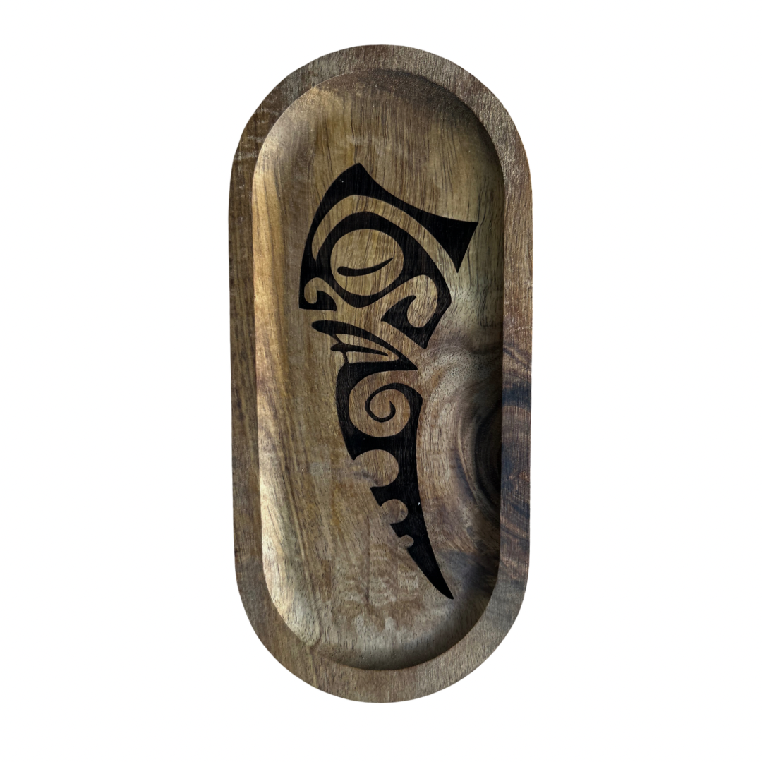 Plateau gravé motifs polynésiens