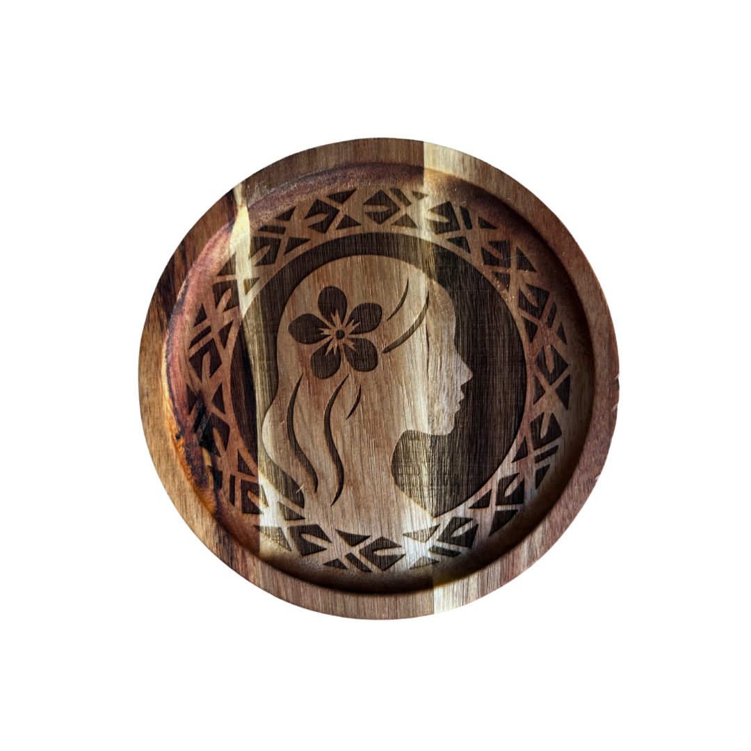 Plateau gravé motifs polynésiens